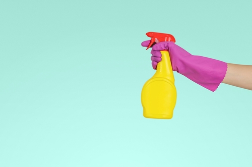 Środki czystości, które mogą truć Cię podczas sprzątania - czym można je zastąpić